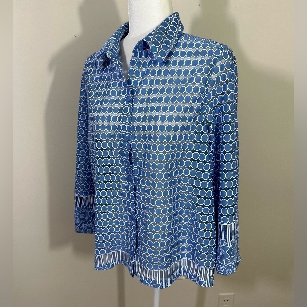 Alfred Dunner sz lg top, lightweight jacket. in blue and white. Button down.